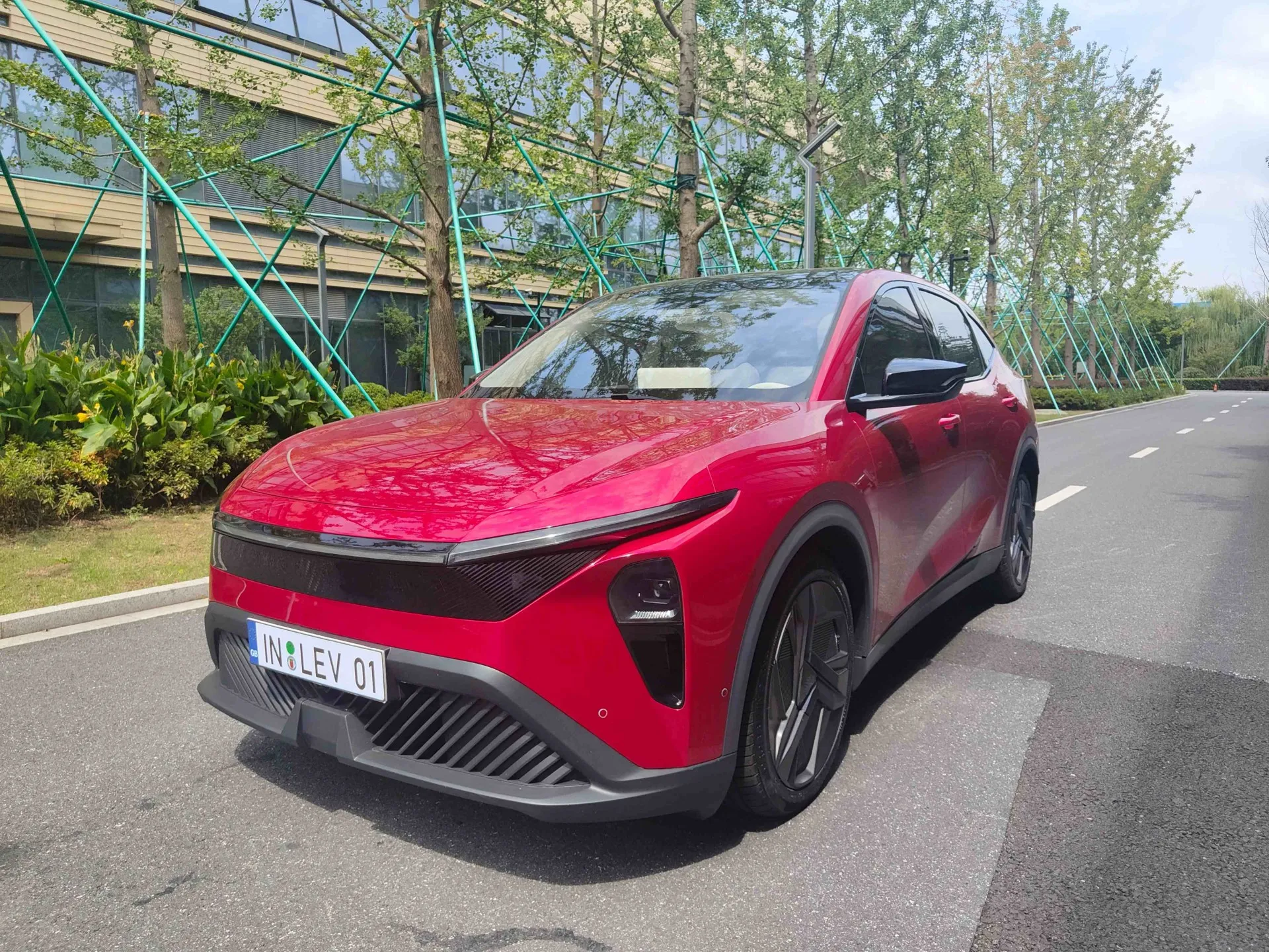 LEV01 SUV MJETET E RE ENERGJIKE EV ME DREJTIM Djathtas Baza e rroteve me rreze te gjate 5 vende