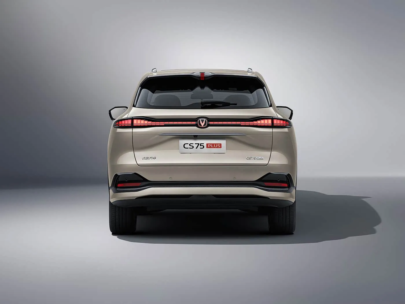 Changan CS75 PLUS 1.5T/2.0T SUV kompakt me asistencë L2.5, ekran me prekje 15,6" dhe bazë të gjatë të rrotave