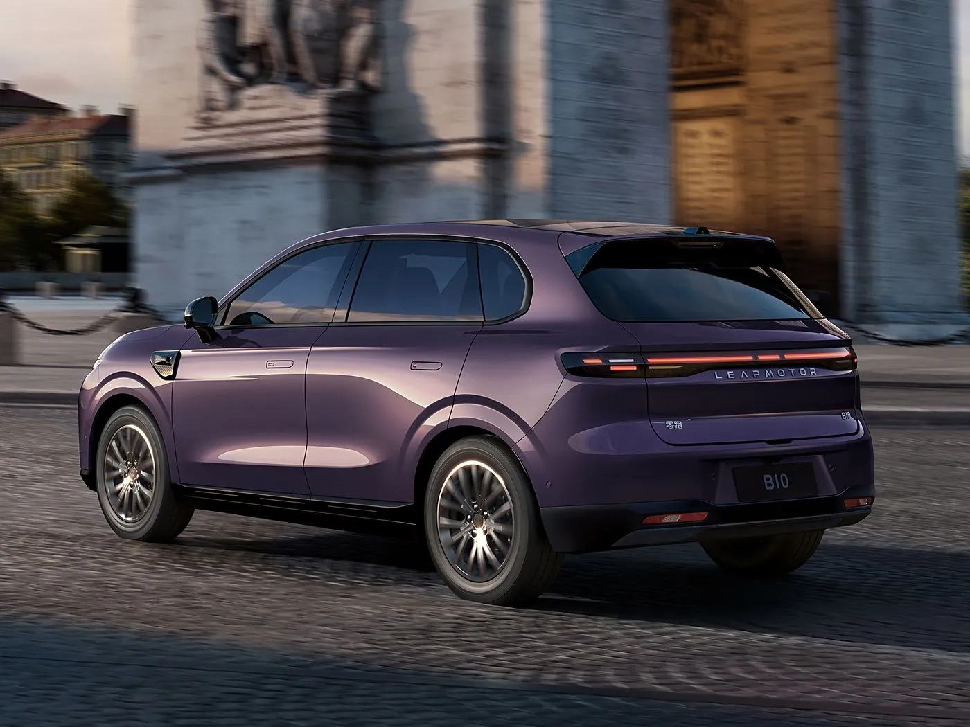 Leapmotor B10 SUV i pastër Elektrik kompakt me rreze CLTC 510-600 km, ekran 14,6" 2,5K & Leapmotor Pilot Automjete me energji të re
