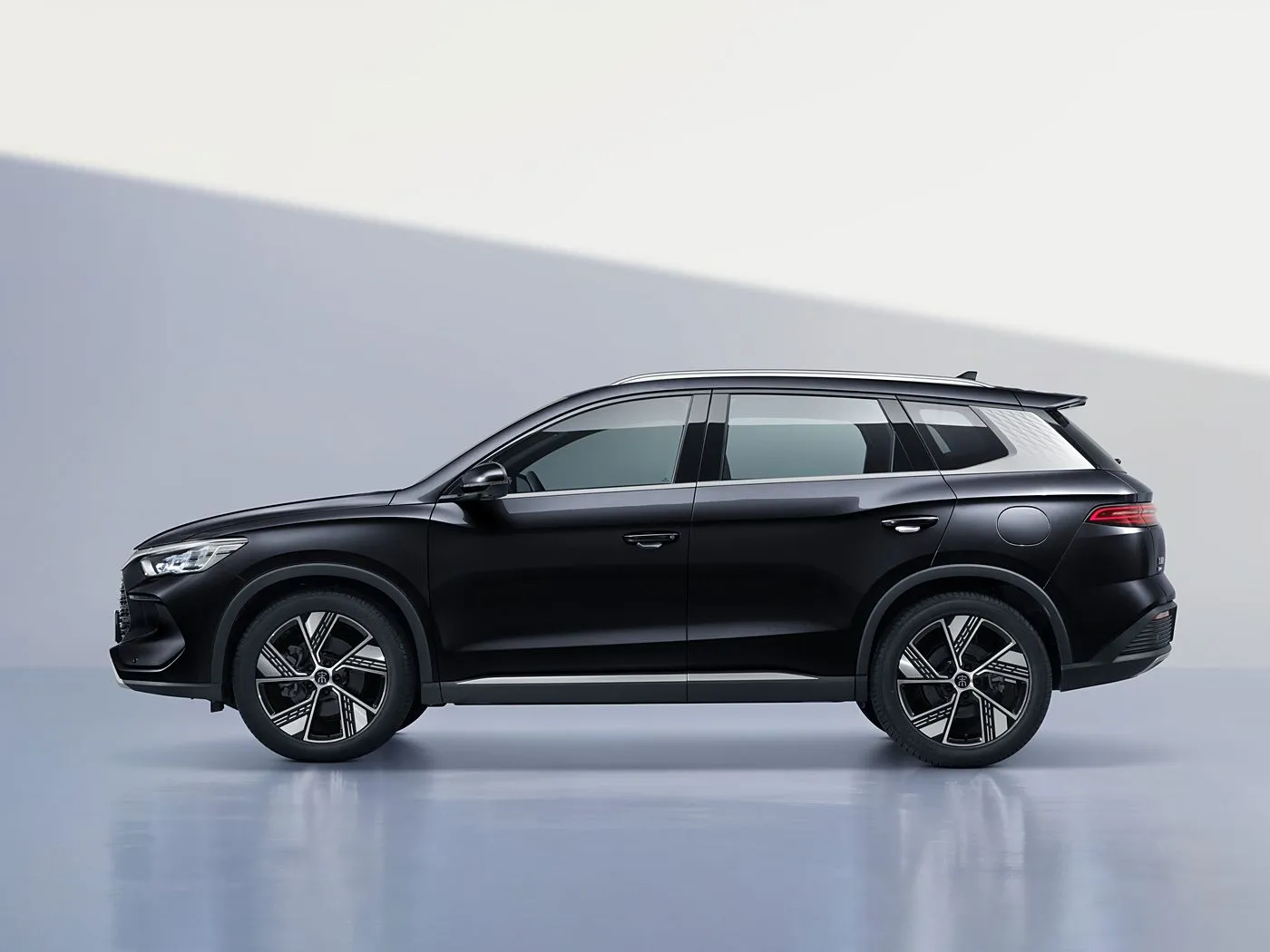 BYD Song Pro DM-i SUV kompakt PHEV me automjet hibrid me rreze të gjatë energjetike të re