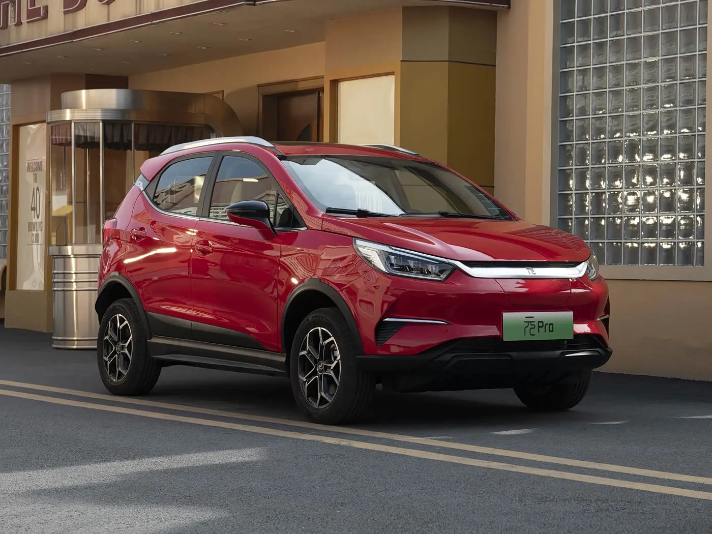 Veçori të avancuara të diapazonit 320KM SUV elektrike luksoze BYD Yuan Pro për drejtimin urban të automjeteve të reja me energji
