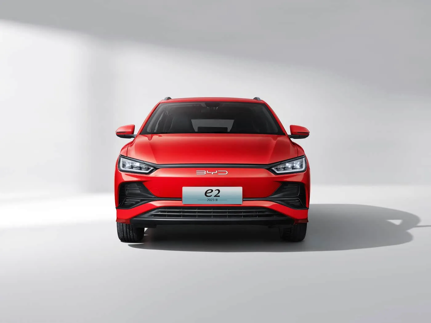 BYD E2 Luksoze Elektrike EV Sedan SUV Hatchback Makinë me drejtim të majtë me motor me bateri litium Automjeti i ri me energji i Kinës