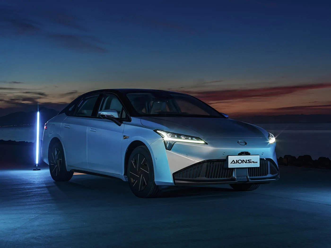 AION RT Elektrik SUV me timon të majtë me shpejtësi të lartë EV Auto Kuti ingranazhesh Hibride Mini Sedan Automjet i ri me energji për të rriturit
