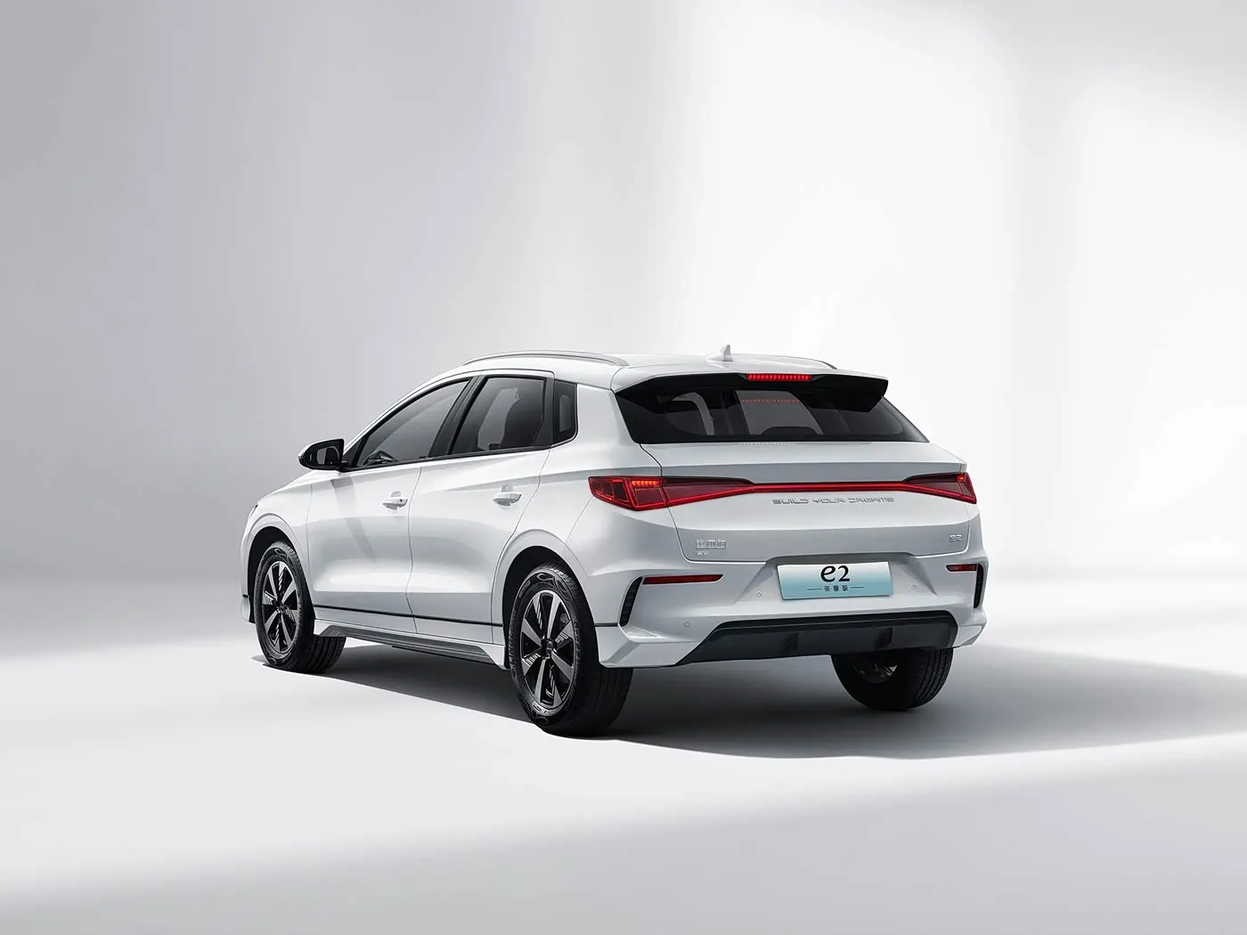 BYD E2 Luksoze Elektrike EV Sedan SUV Hatchback Makinë me drejtim të majtë me motor me bateri litium Automjeti i ri me energji i Kinës