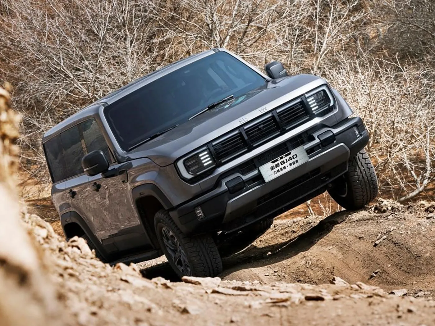 Beijing Off-Road BJ40 SUV kompakt 4WD, tank 85L dhe Kamera panoramike me bazë rrote të gjatë