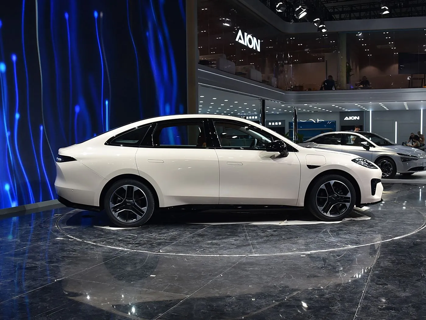 AION RT Elektrik SUV me timon të majtë me shpejtësi të lartë EV Auto Kuti ingranazhesh Hibride Mini Sedan Automjet i ri me energji për të rriturit