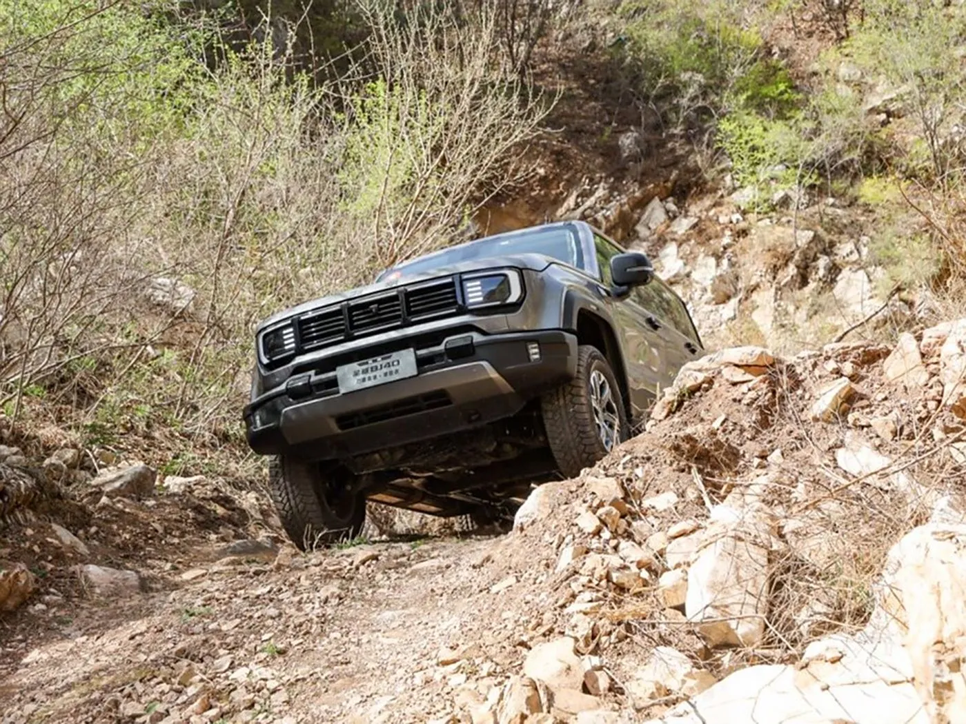 Beijing Off-Road BJ40 SUV kompakt 4WD, tank 85L dhe Kamera panoramike me bazë rrote të gjatë