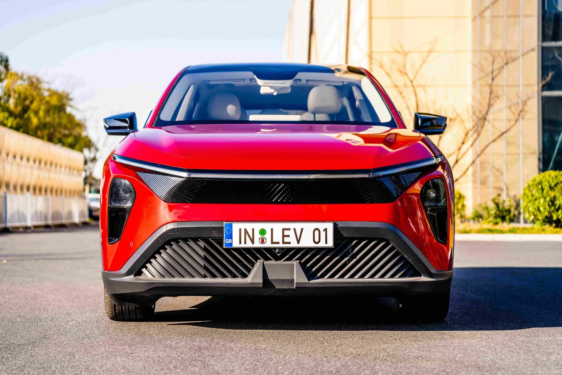 LEV01 SUV MJETET E RE ENERGJIKE EV ME DREJTIM Djathtas Baza e rroteve me rreze te gjate 5 vende