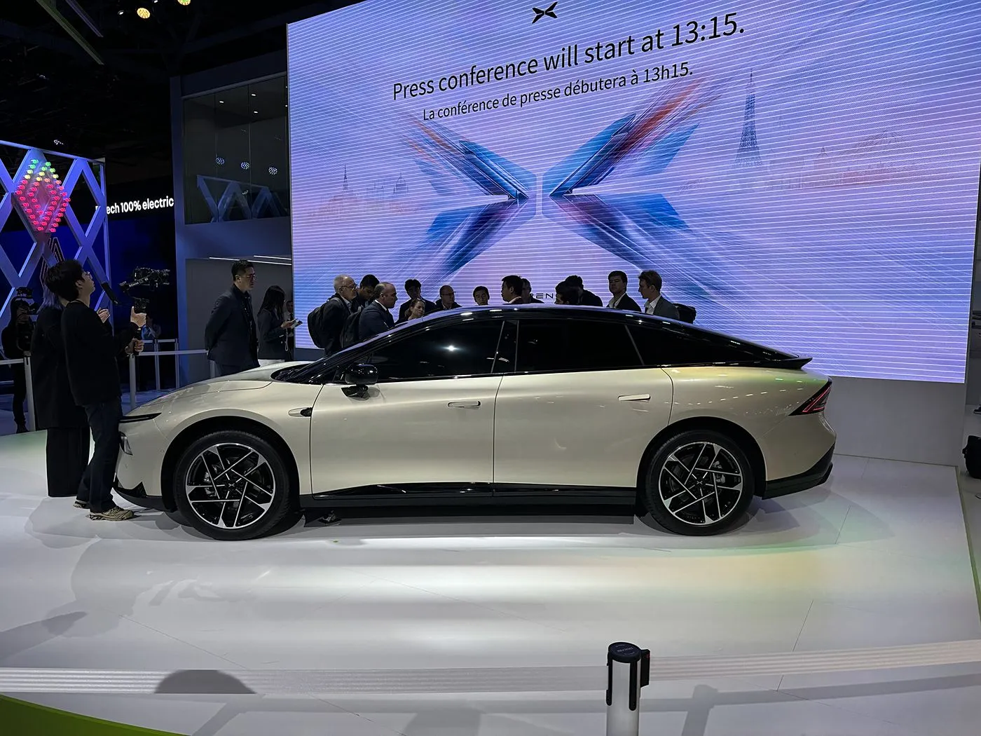 Edicioni i kufizuar EV XPENG P7+ Hatchback elektrik i pastër me 5 ulëse Dizajni i ri Timoni i majtë 685 km Shpejtësia maksimale Makinë me energji të re