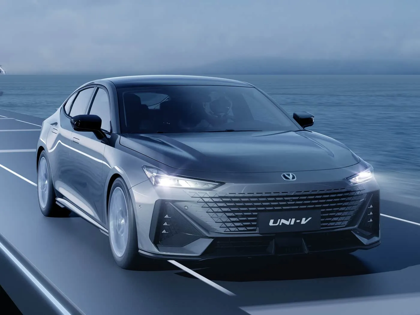 Changan UNI V Sport Edition Automatic Sedan Gomat e reja FWD R18 ACC Cruise Euro VI e brendshme lëkure me timon majtas me fije të errët