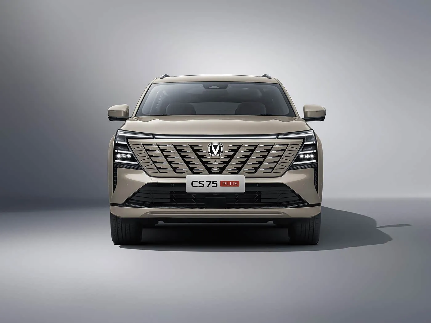 Changan CS75 PLUS 1.5T/2.0T SUV kompakt me asistencë L2.5, ekran me prekje 15,6" dhe bazë të gjatë të rrotave