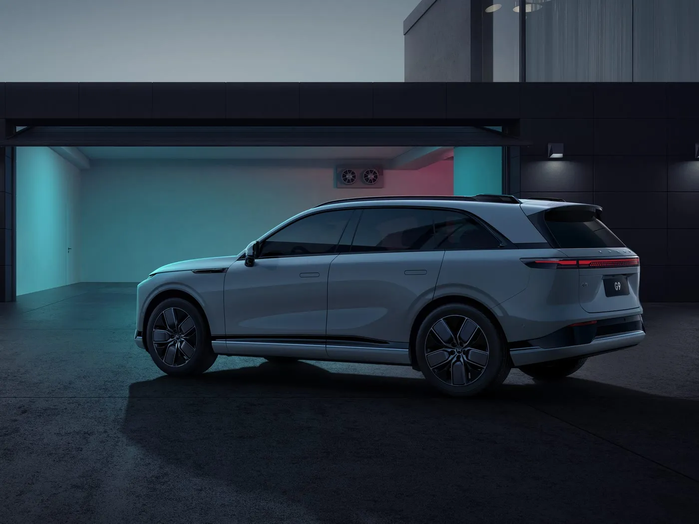 Makinë elektrike SUV me 4 dyer dhe 5 vendëshe luksoze Xpeng G9 MPV Hatchback me energji të re me modalitet drejtimi 4WD Fuqia PHEV dhe motori EV majtas
