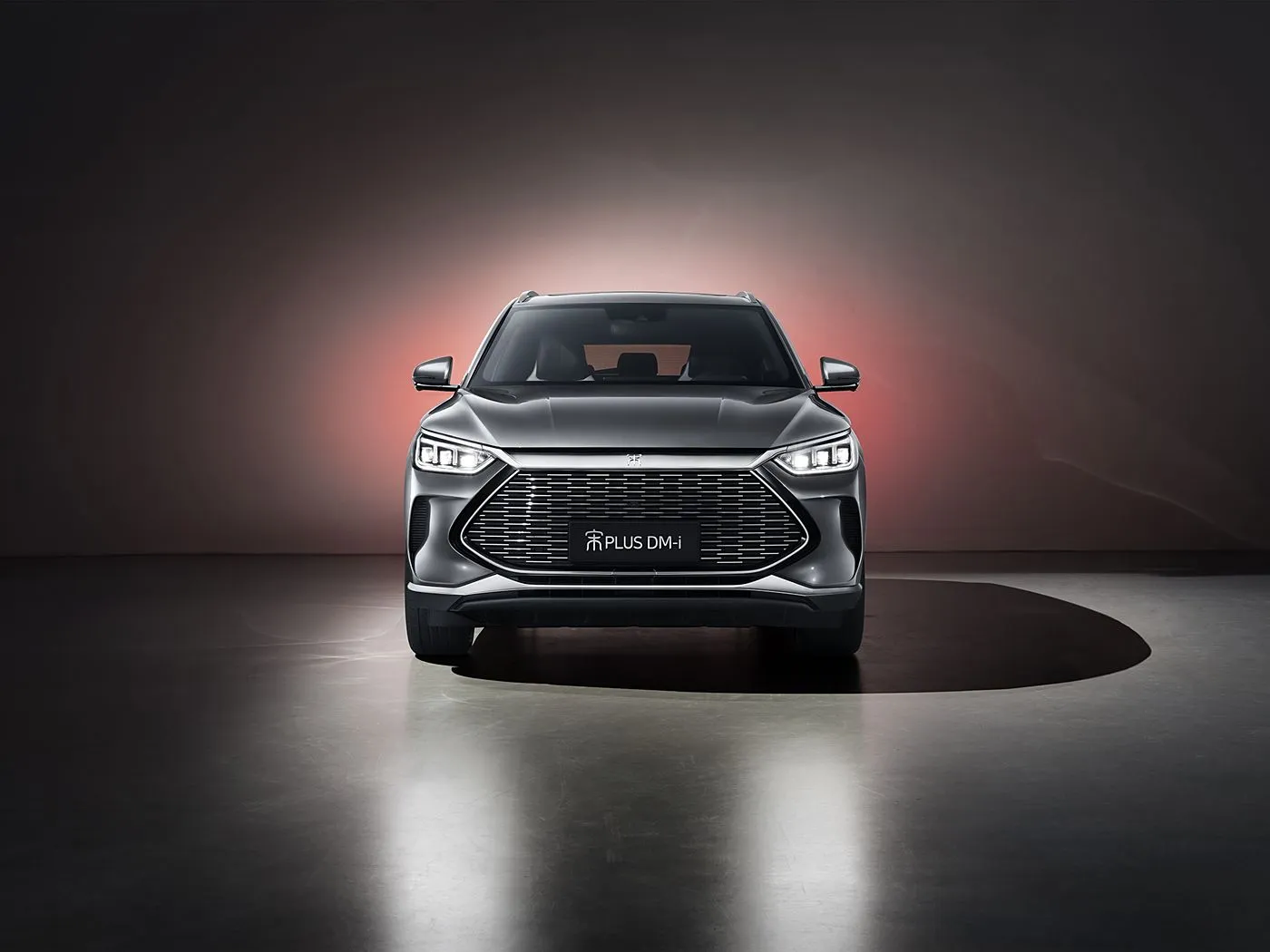 BYD Song Plus SUV automatik AWD me kamerë të pasme sedilje lëkure Hibrid me karburant në të majtë