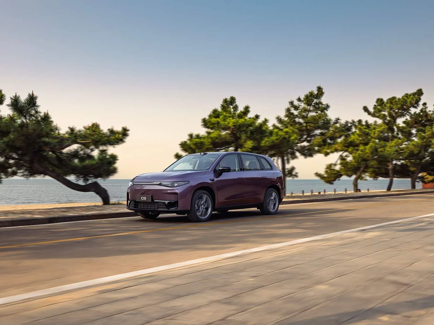 LEAPMOTOR C10 Hybrid me shpejtësi të lartë 4WD Elektrik SUV me rreze 170 km Automjet i ri me energji nga Kina