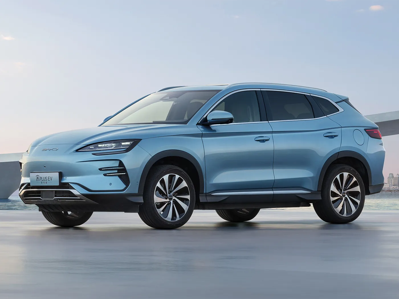 BYD Song Plus SUV automatik AWD me kamerë të pasme sedilje lëkure Hibrid me karburant në të majtë