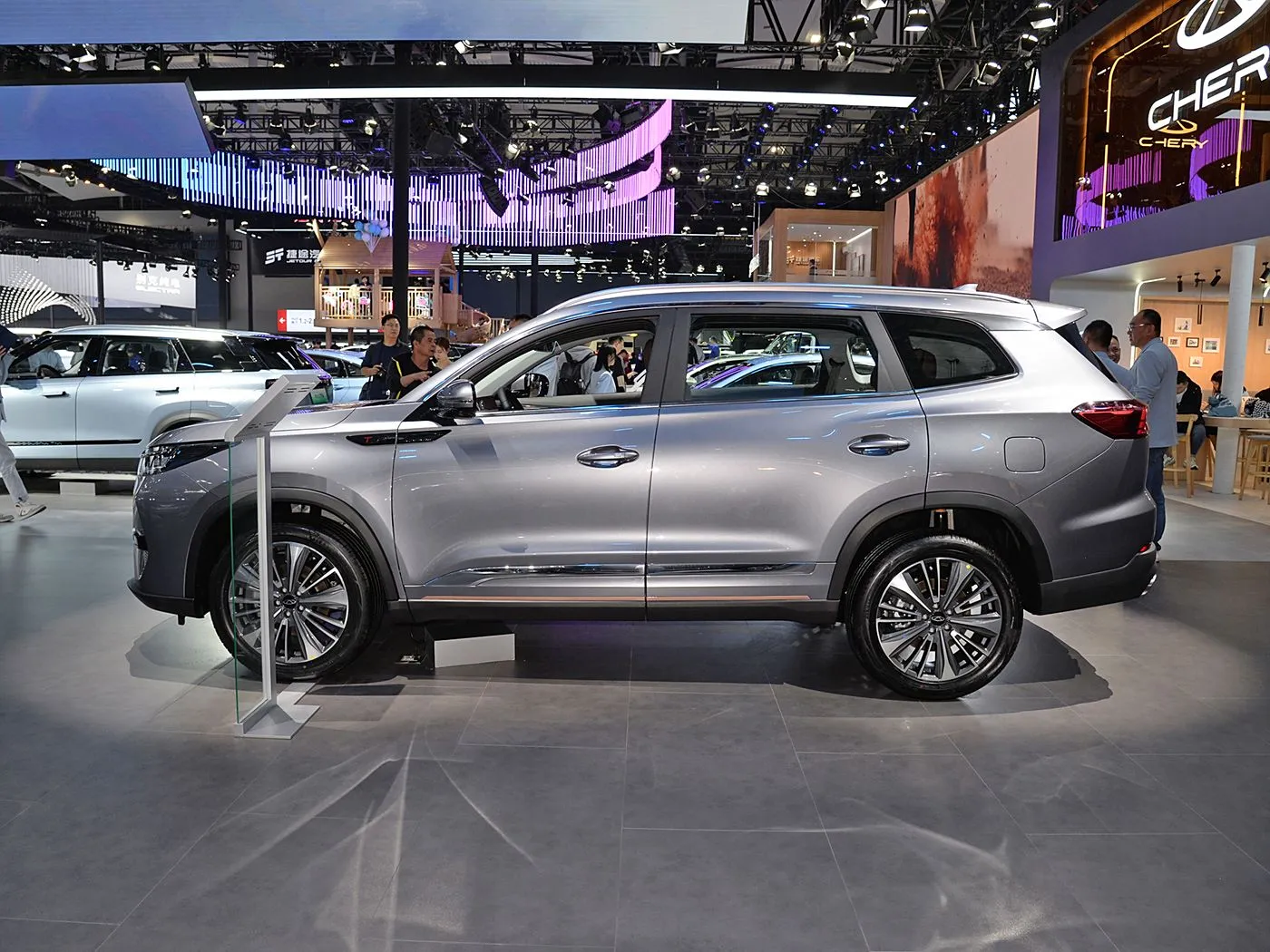 Chery Tiggo 8 Pro Luksoze Familjare SUV Kamera e pasme Automatike R18 Benzine e majte Sedilje lekure e erret Euro VI Emission AWD