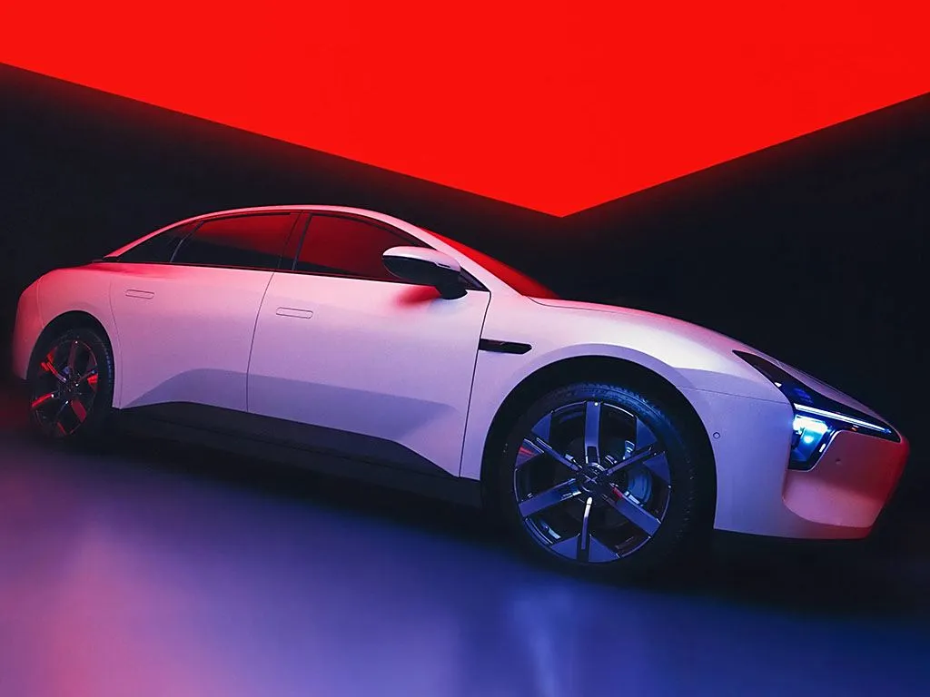 Xiaopeng 2025 Mona M03 Sedan Elektrik me rreze të gjatë 515 km Automjet me energji të re SUV dhe bateri litium EV Hatchback