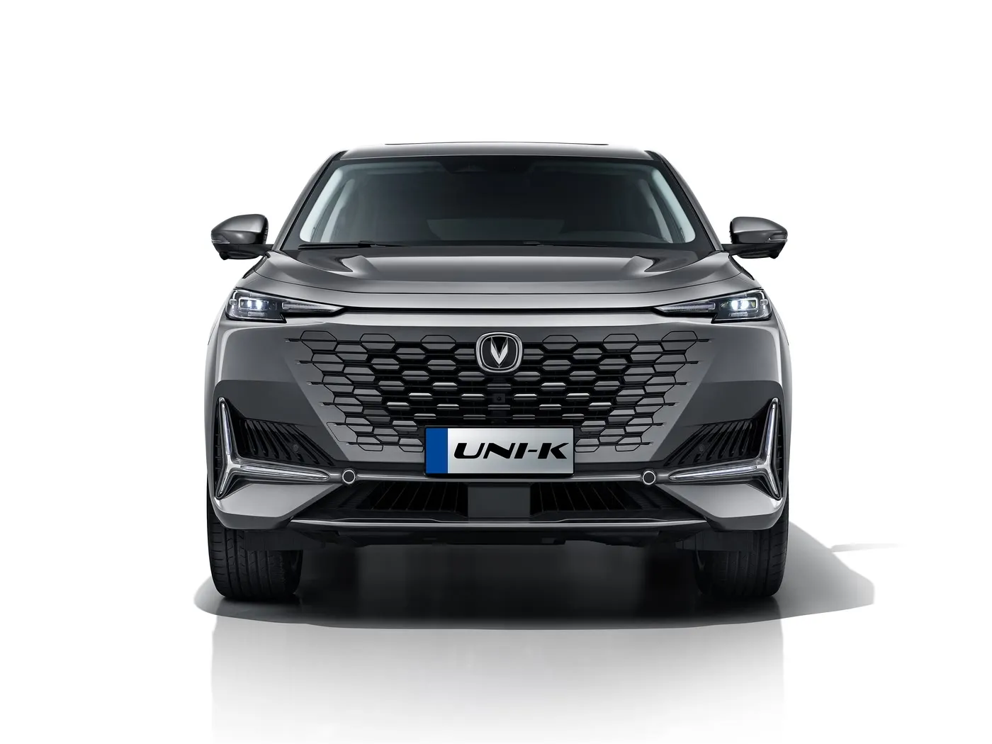 BYD E2 Luksoze Elektrike EV Sedan SUV Hatchback Makinë me drejtim të majtë me motor me bateri litium Automjeti i ri me energji i Kinës