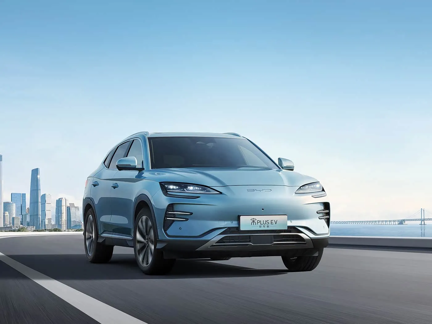 BYD Song Plus SUV automatik AWD me kamerë të pasme sedilje lëkure Hibrid me karburant në të majtë