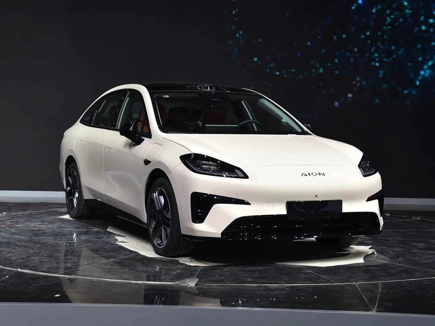 AION RT Elektrik SUV me timon të majtë me shpejtësi të lartë EV Auto Kuti ingranazhesh Hibride Mini Sedan Automjet i ri me energji për të rriturit