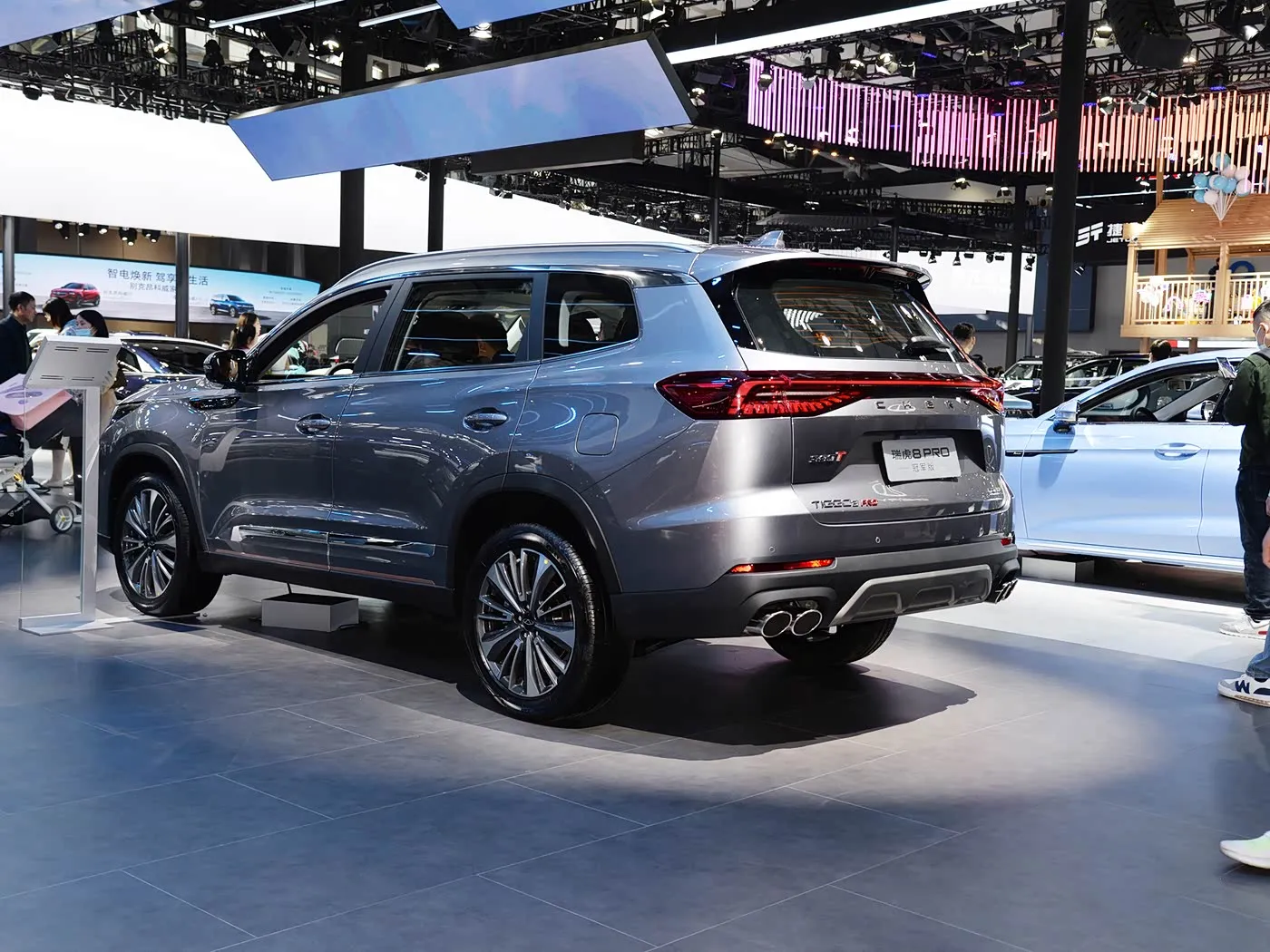 Chery Tiggo 8 Pro Luksoze Familjare SUV Kamera e pasme Automatike R18 Benzine e majte Sedilje lekure e erret Euro VI Emission AWD