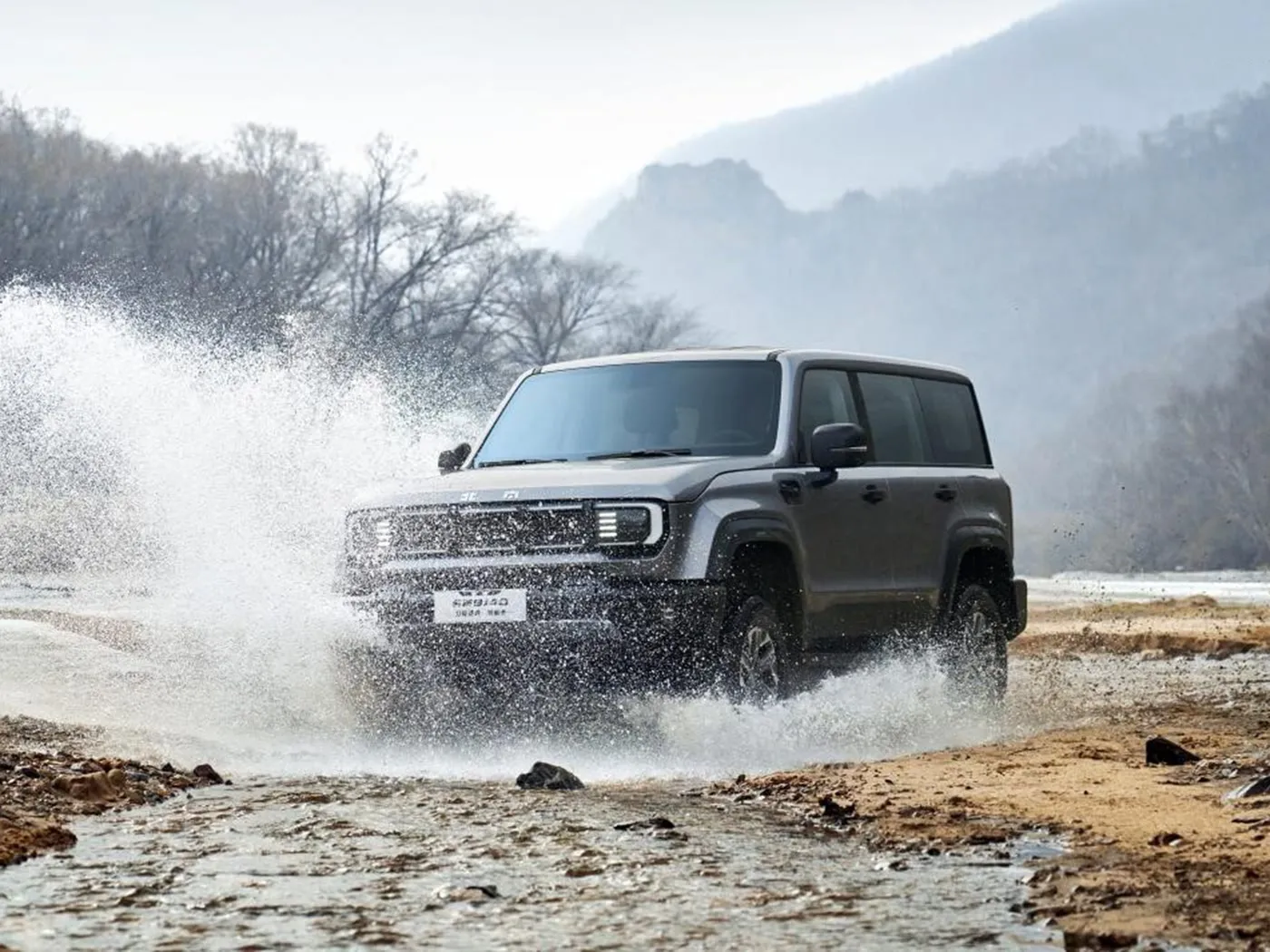 Beijing Off-Road BJ40 SUV kompakt 4WD, tank 85L dhe Kamera panoramike me bazë rrote të gjatë
