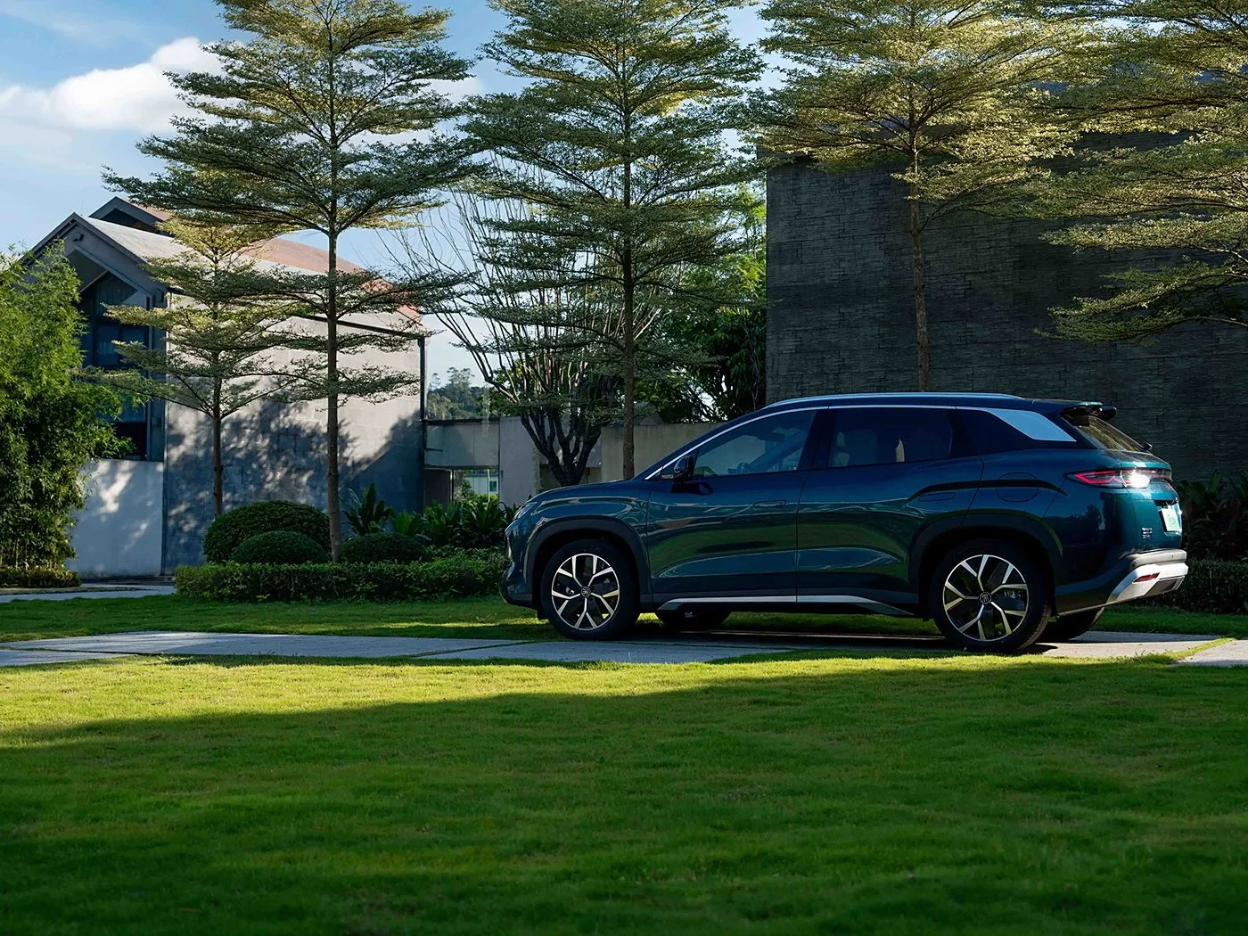 BYD Song L DM-i Kompakt PHEV SUV me rreze të gjatë automjeti me energji të re me shpejtësi të lartë DiPilot 2.0 Sedilje me ngrohje Kamera panoramike 360°