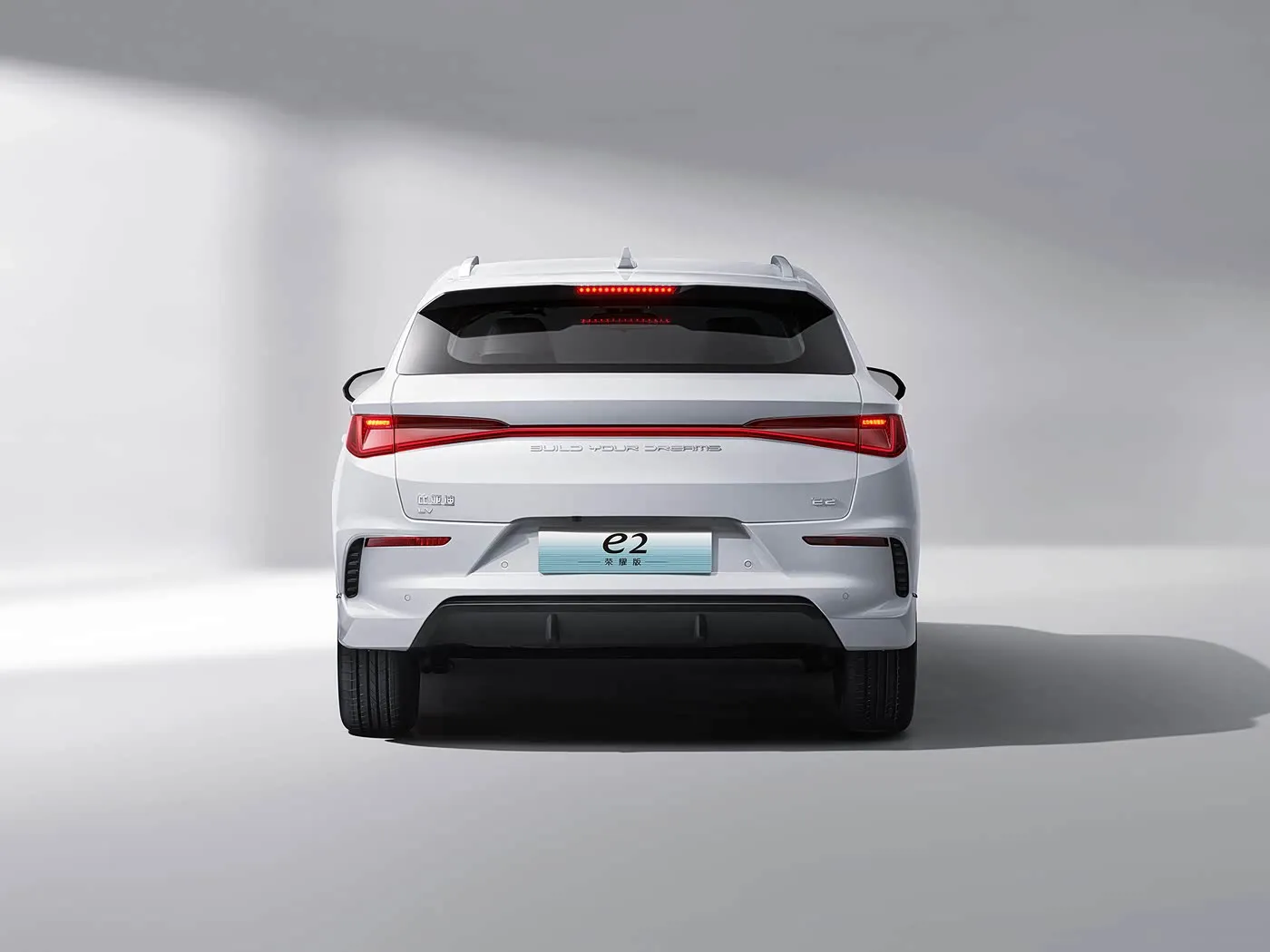 BYD E2 Luksoze Elektrike EV Sedan SUV Hatchback Makinë me drejtim të majtë me motor me bateri litium Automjeti i ri me energji i Kinës