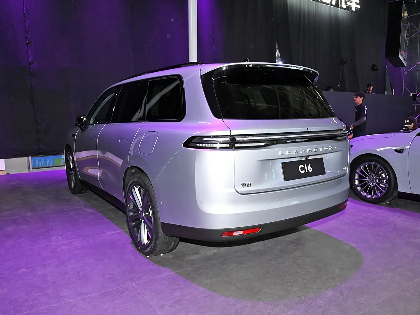 Leapmotor C16 EV SUV 6-vendësh me 5 dyer, Modaliteti i drejtimit 4WD Timoni majtas Elektrik & Karburant Hibrid Automatik me Energji të Re