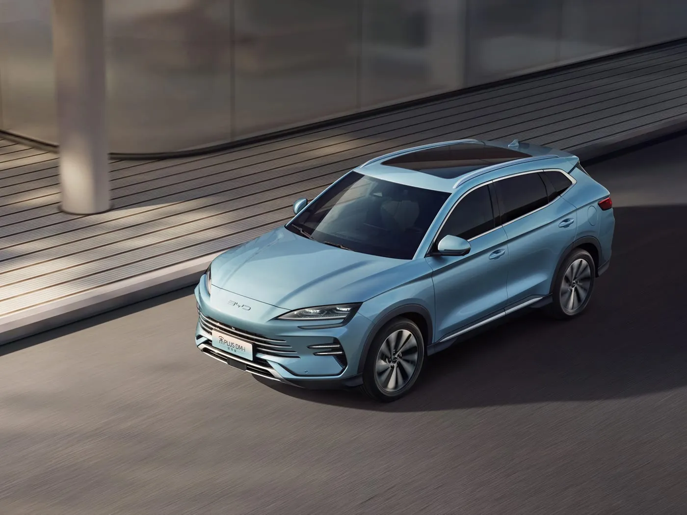 BYD Song Plus SUV automatik AWD me kamerë të pasme sedilje lëkure Hibrid me karburant në të majtë