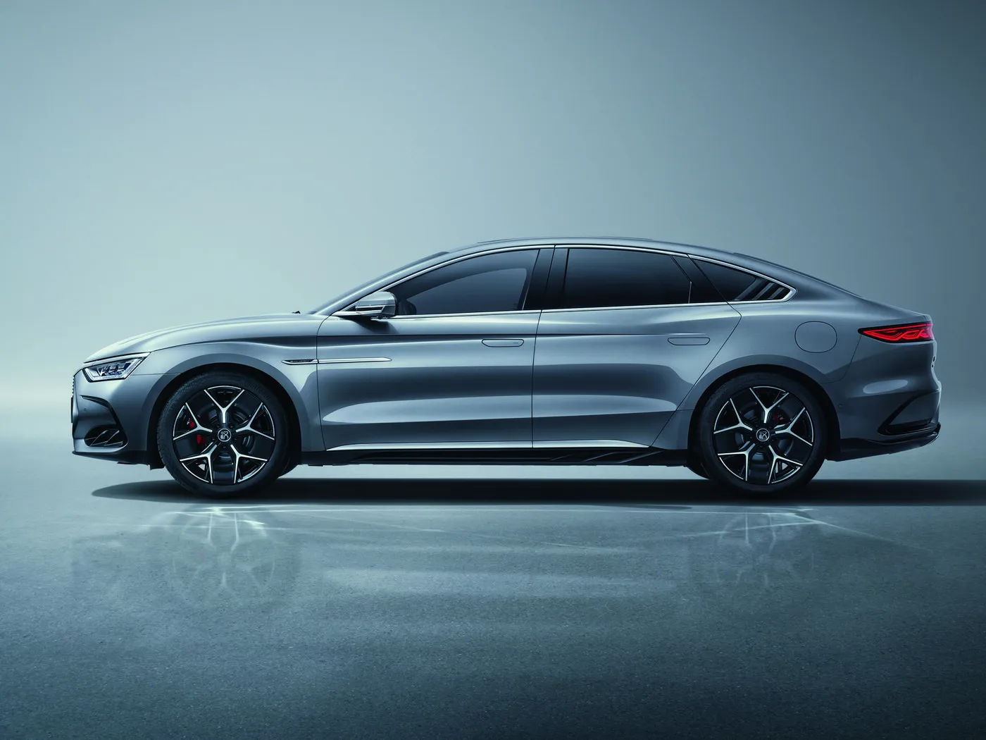 BYD Han EV/DM-i Sedan luksoz elektrizues me fuqi të dyfishtë motorësh dhe teknologji të avancuar ENERGE E RE
